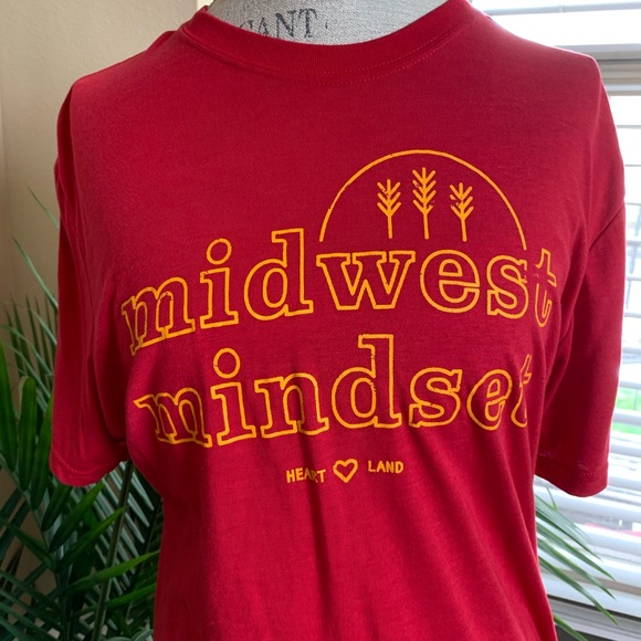 Midwest Mindset Heart Land T-Shirt - Picture 1 of 1